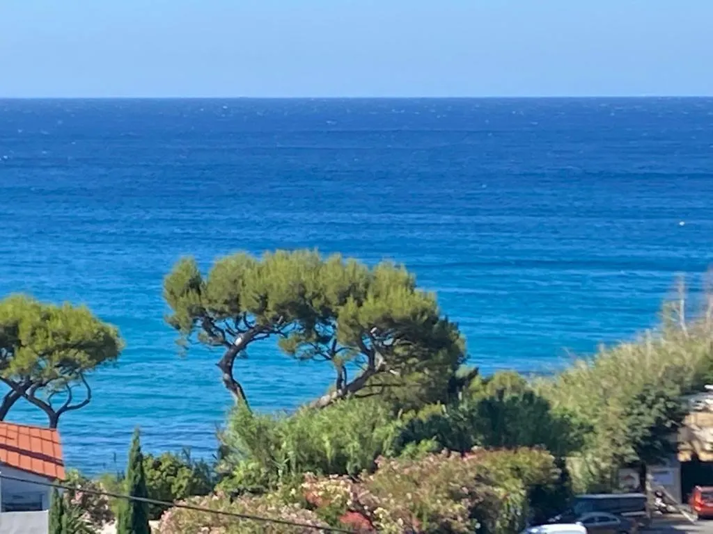 Face A La Mer, Cassis Et Son Cap Canaille 0*,  France